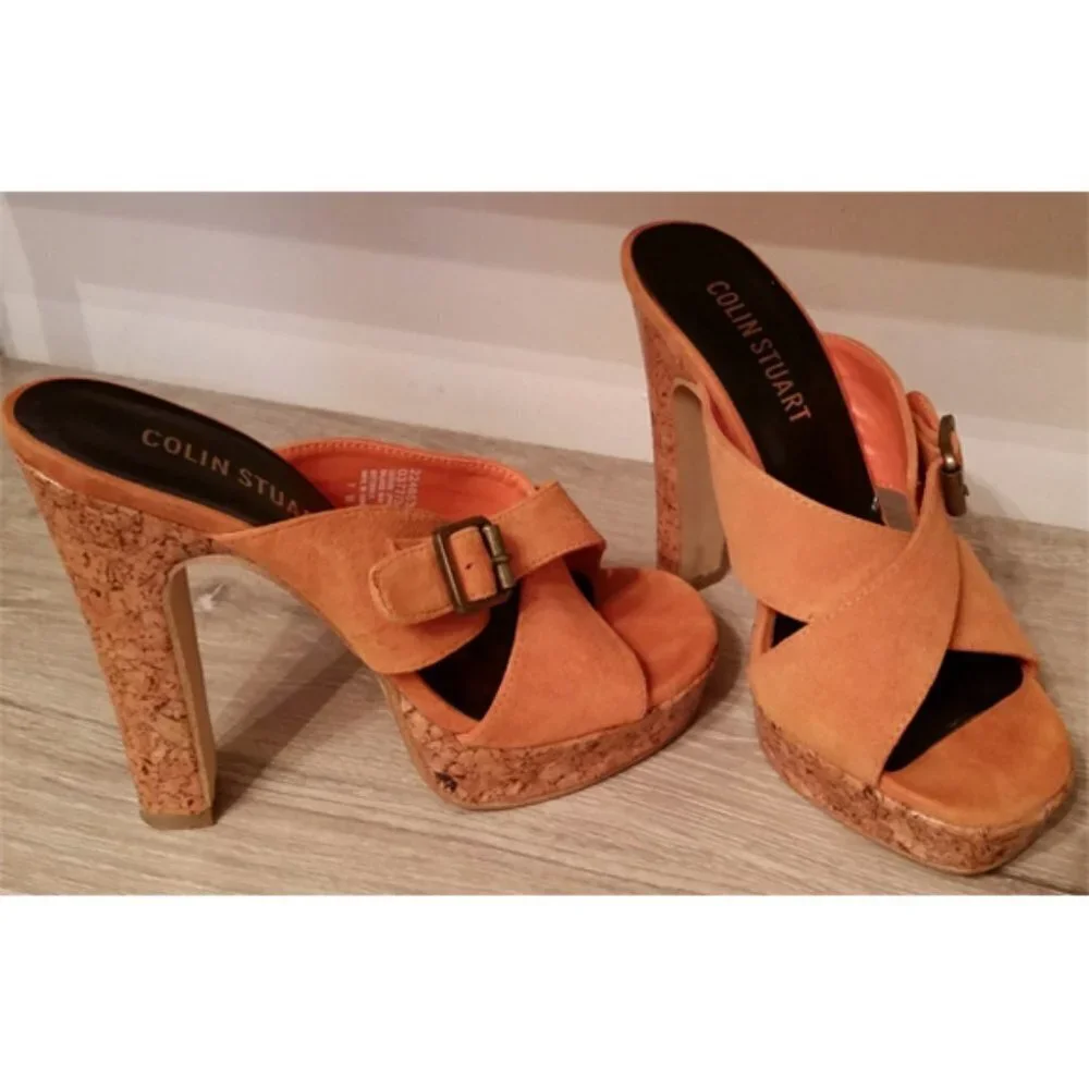 Colin Stuart Victoria's Secret Orange Suede Platform Heels 7 - Picture 2 of 7